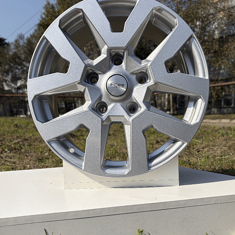 Трикстер (Niva) (КС1170) 7.000xR17 5x139.7 DIA98 ET40 сильвер