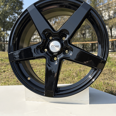 Токен (КС1127) 6.500xR17 5x114.3 DIA67.1 ET33 BK